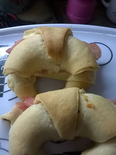 Una foto de Medialunas saladas saborizadas muy fáciles