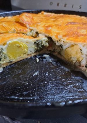 Una foto de Pascualina de acelga con papas, jamón y queso