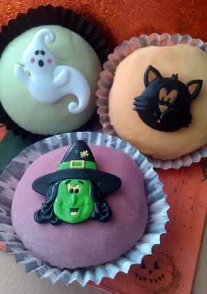 A picture of Vickys Cinnamon Spiced Cupcakes, GF DF EF SF NF.