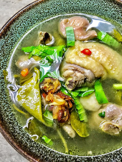Hình của món Canh gà lá Giang.