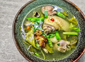 Hình của món Canh gà lá Giang.