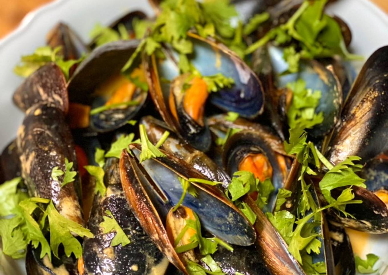 Mejillones en salsa de curry rojo y lima