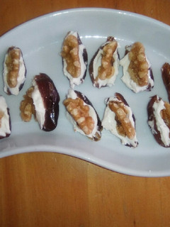 Una foto de Aperitivo de dátiles con mascarpone y nueces