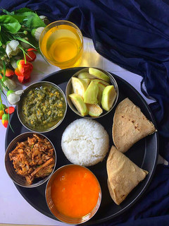 कटहल की सब्जी पालक दाल (Kathal ki sabzi palak dal recipe in hindi) रेसिपी मुख्य फोटो