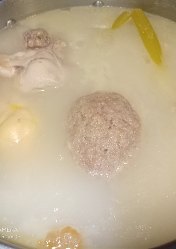 Una foto de Caldo de pollo
