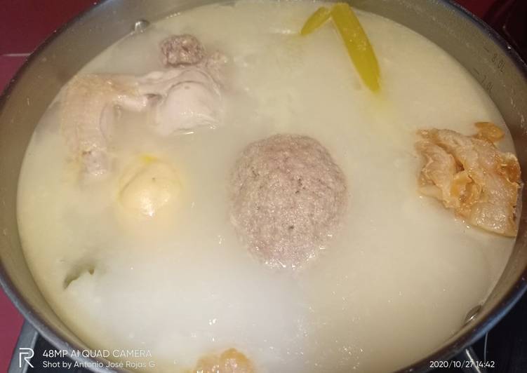 Caldo de pollo