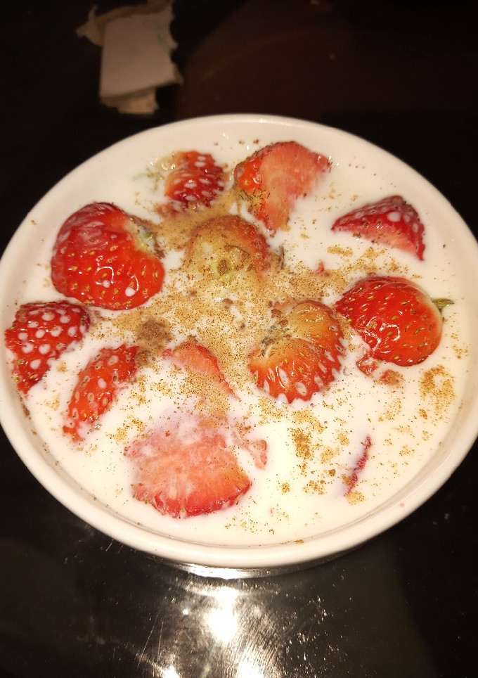 Una foto de Fresas con leche 😋