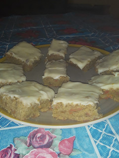 Una foto de Torta Carrot cake cubierta de queso crema