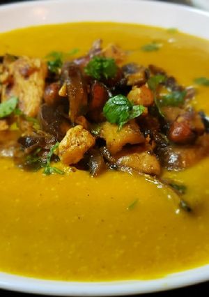 Una foto de Sopa de calabaza con curry y leche de coco