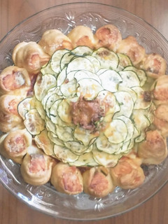Una foto de Pastel de salmón y calabacín