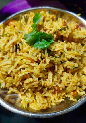 તવા પુલાવ (Tawa Pulao Recipe in Gujarati) રેસીપી મુખ્ય ફોટો