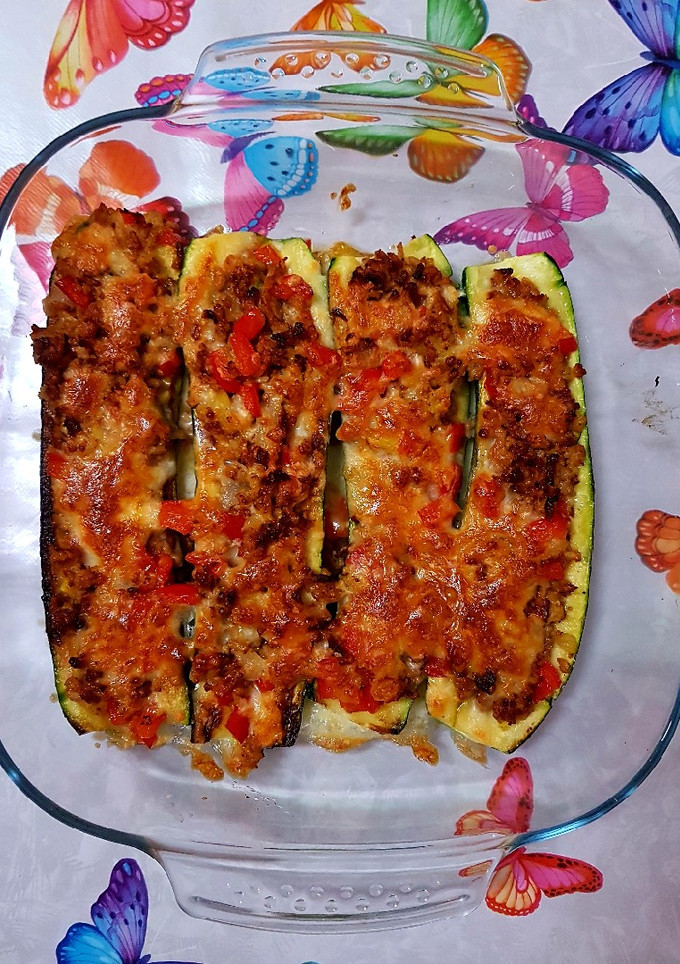 Una foto de Calabacines rellenos de carne 😋