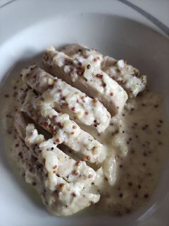 Una foto de Solomillo de pavo asado con salsa miel y mostaza en Mambo