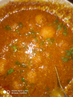 દમ આલુ(dum aalu recipe in Gujarati) રેસીપી મુખ્ય ફોટો