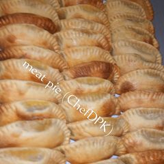 A picture of Crunchy meat pie.