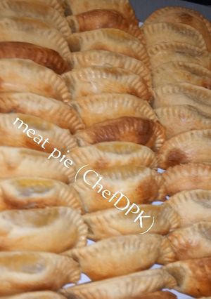 A picture of Crunchy meat pie.