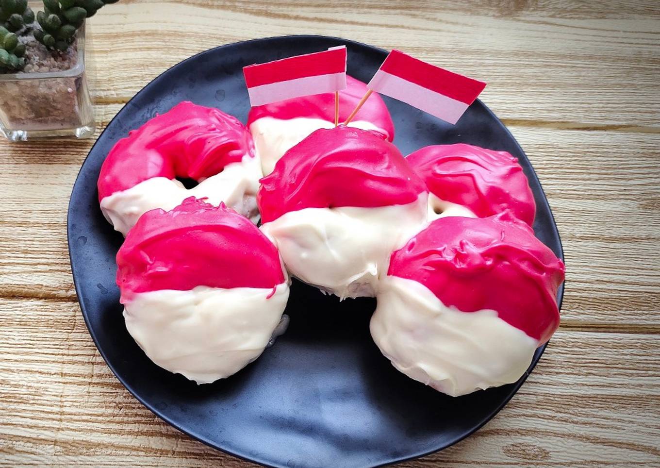 80. Donat Merah Putih
