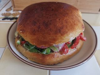 Pan Bagnat Thon - Crudités