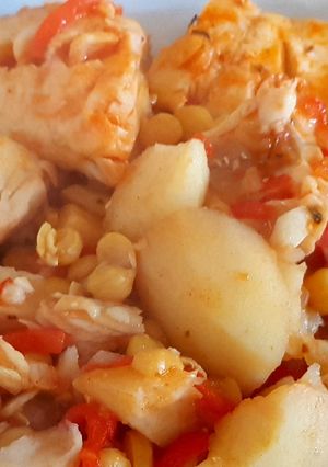 Una foto de Bacalao a mi manera, con papas y garbanzos. 🍽🍷