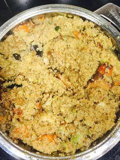Una foto de Quinoa con verduritas y Rovellones