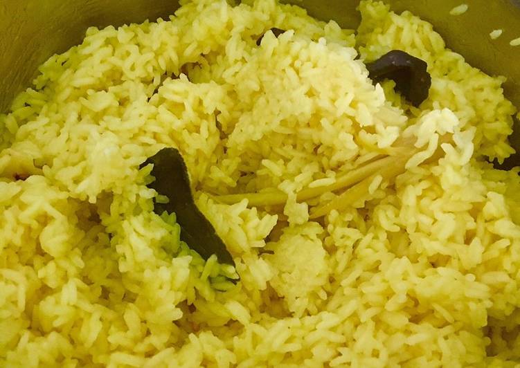 Langkah Mudah untuk Menyiapkan Nasi Kuning Gurih Simple NO SANTAN Anti Gagal