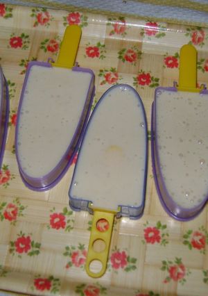 Una foto de Heladitos de banana y yogur