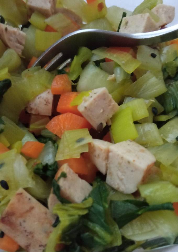 Тушковані овочі з ковбасками