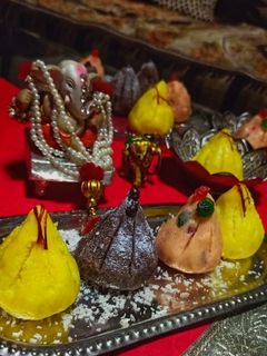 फ्लेवर्ड मोदक रेसिपी मुख्य फोटो