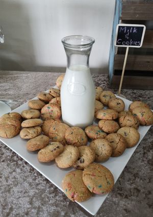 A picture of Choc chip cookies.