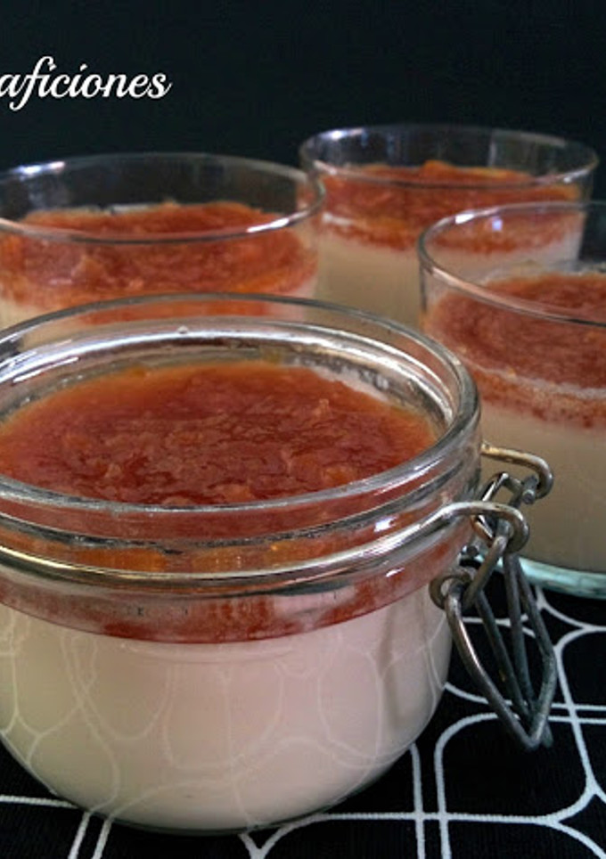 Una foto de Postre con queso fresco y membrillo casero