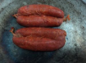 Una foto de Chorizo de soja curado con vinagreta campestre para asar