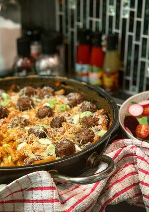 A picture of Tex Mex Mac N Cheese with Meatballs.