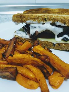 Una foto de Hamburguesa ranchera con boniato