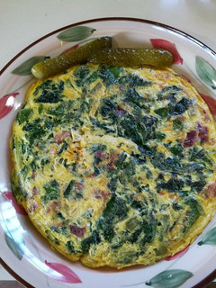 Una foto de Tortilla de acelgas, jamón y queso