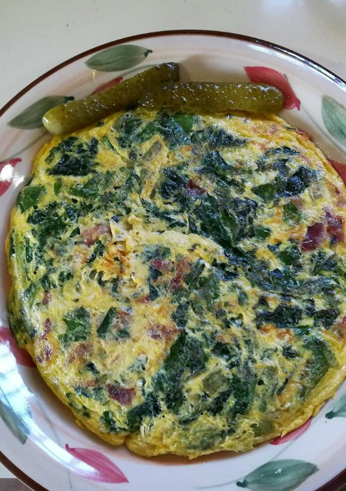 Una foto de Tortilla de acelgas, jamón y queso