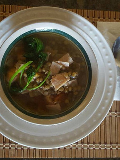 Una foto de Sopa de lentejas con jamón