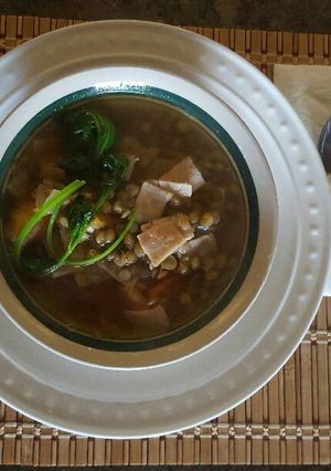 Una foto de Sopa de lentejas con jamón