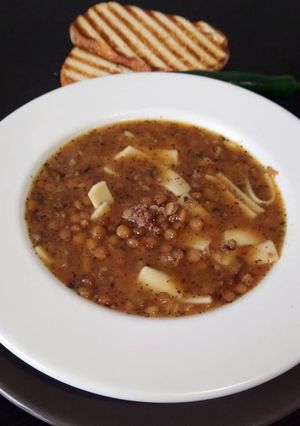 O poză a rețetei Ciorbă de linte verde cu tăieței 🍜.