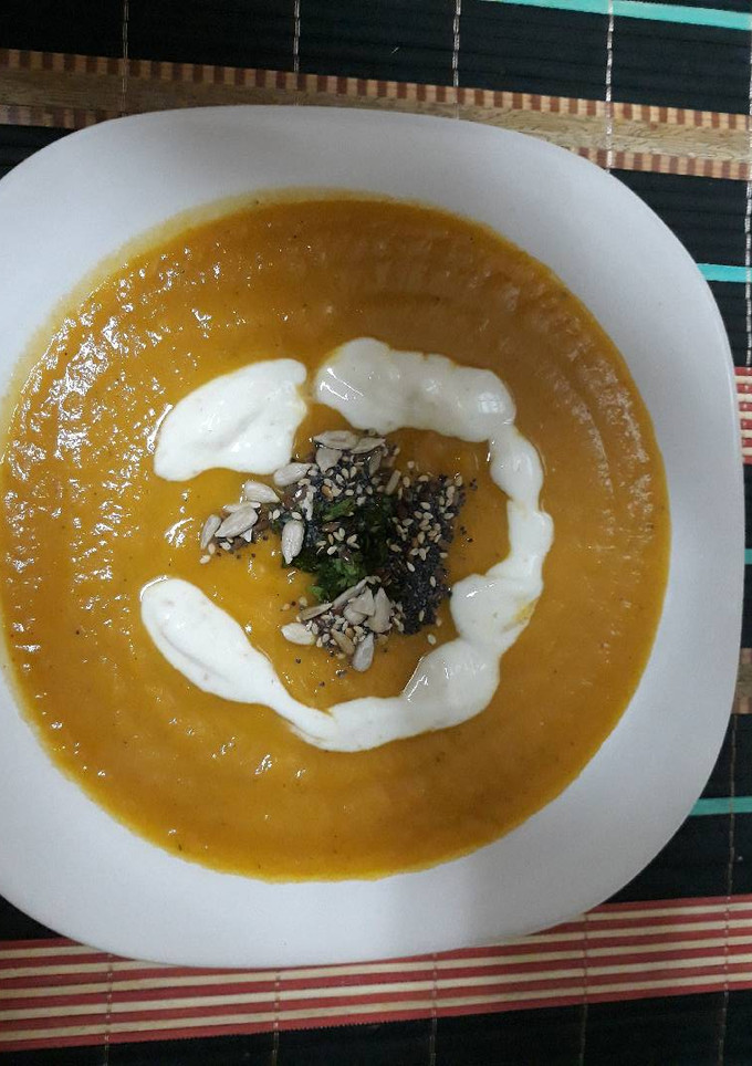 Una foto de Crema de calabaza y zanahoria especiada