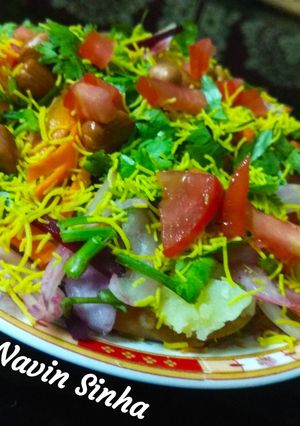 A picture of Batata Puri.