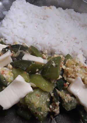 Una foto de Zapallitos revueltos con huevo y arroz