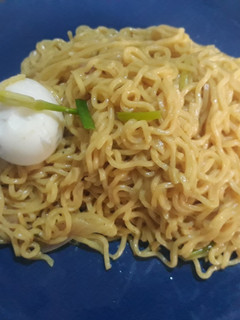 A picture of Noddles with spring onion and egg.