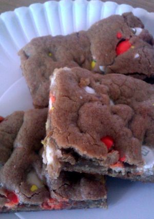 A picture of m&m candy corn blondies.