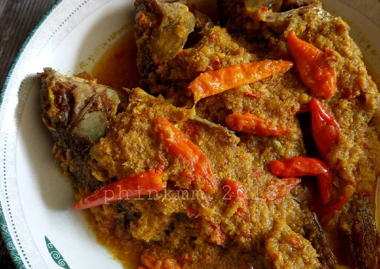 Ikan mujair bumbu pesmol