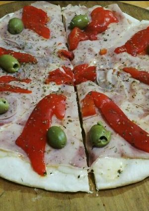 Una foto de Pizza al molde o a la piedra
