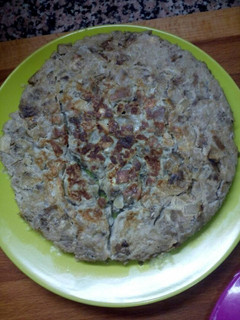 Una foto de Tortilla de berengenas y cebolla