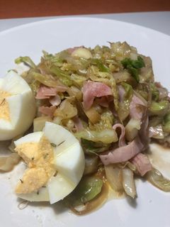 Una foto de Wok de repollo, al estilo oriental, improvisado!!