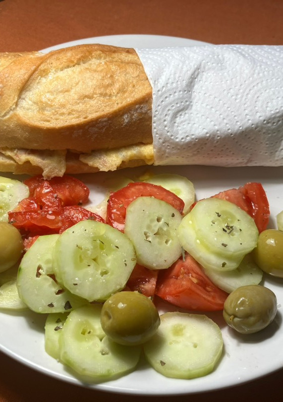 Una foto de Baguette de tortilla de melva