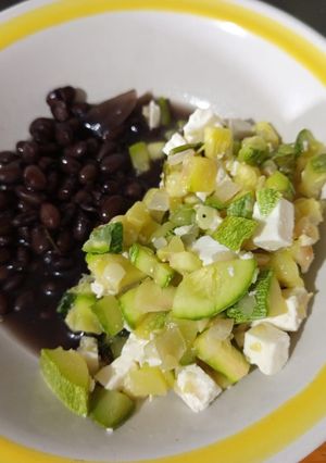 Una foto de Calabacitas con queso panela