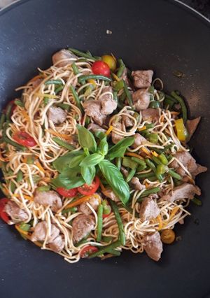 Une photo de Nouilles chinoises au porc